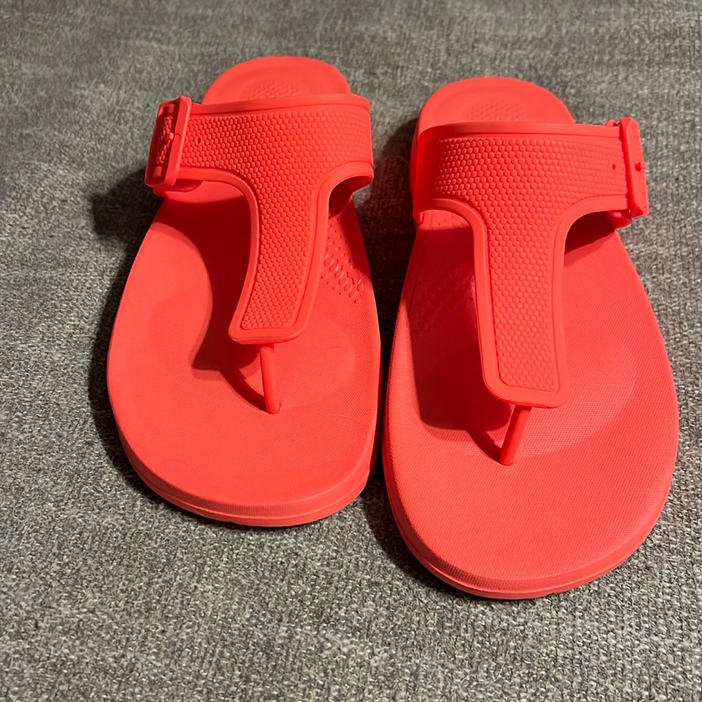 NWOT Fitflop Thong Sandals